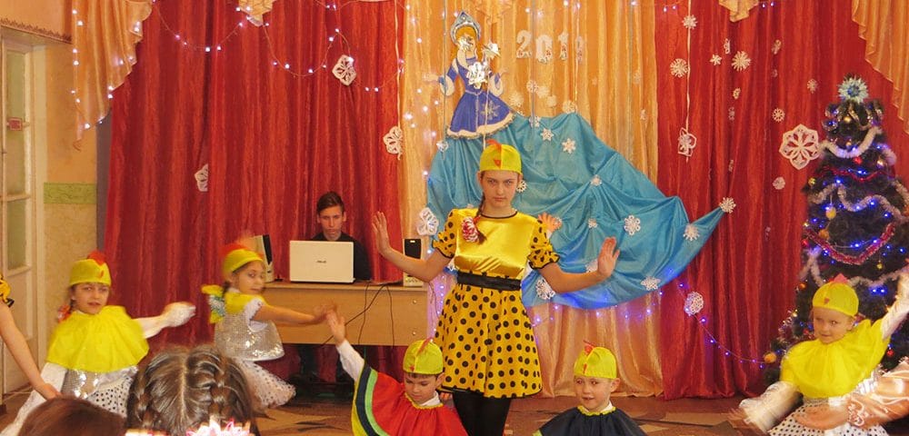 Сотрудники Торезской ИК и Киселевского исправительного центра поздравили воспитанников детского дома с Днем Святого Николая