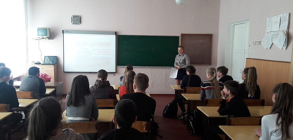 В Енакиево прошли тематические беседы со школьниками