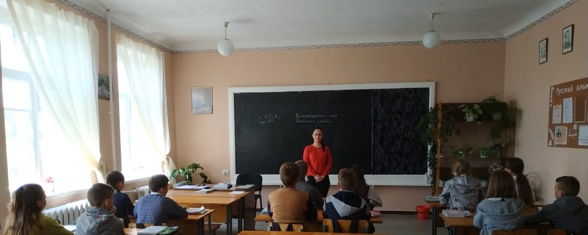 Специалист Макеевского ГУЮ провела беседу со школьниками «Нам шанс дала великая Победа»