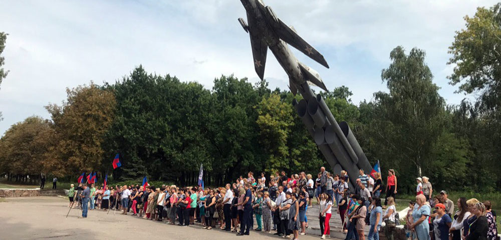 Сотрудники Харцызского городского управления юстиции приняли участие в митинге-реквиеме