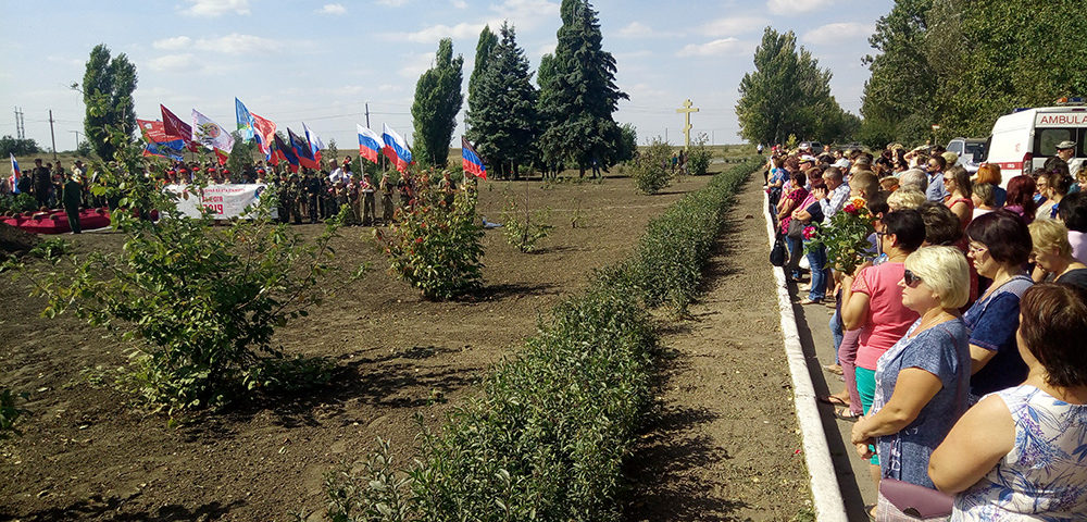 Специалисты Амвросиевского районного управления юстиции приняли участие в мероприятии «Вахта памяти»