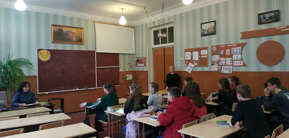 Специалист Торезского ГУЮ провела лекцию для школьников